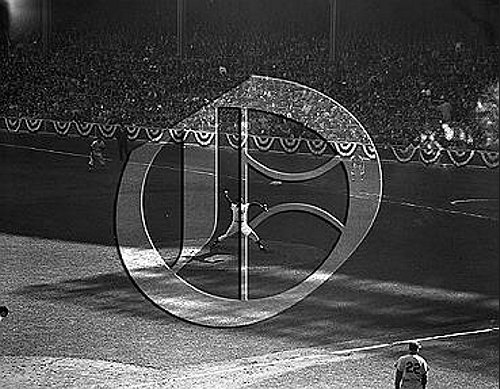 Don Larsen displays Perfect World Series Form56N0275